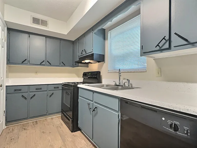 Carriage Hills Apartments — Photo 20