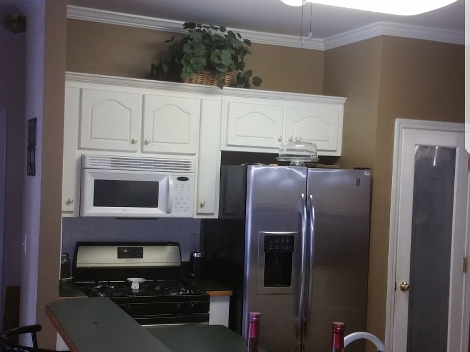 2nd image of 1400 Holly Manor Dr