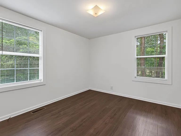 101 Valley View Cir — Photo 15