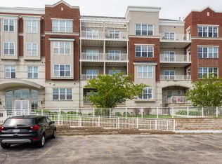3862 S Lake Dr #114, Saint Francis, WI 53235