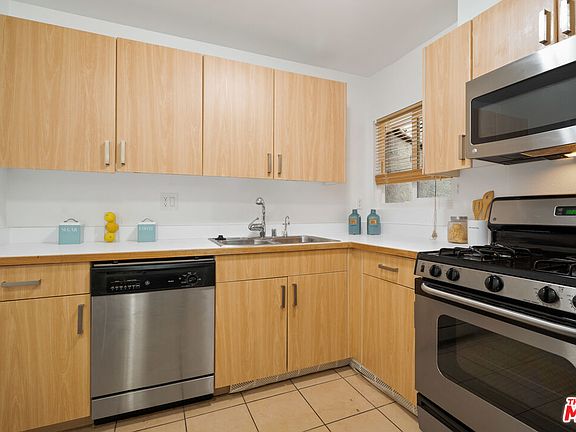 4th image of 18350 Hatteras St APT 227