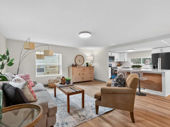 323 N 8th St, Fernandina Beach, FL 32034