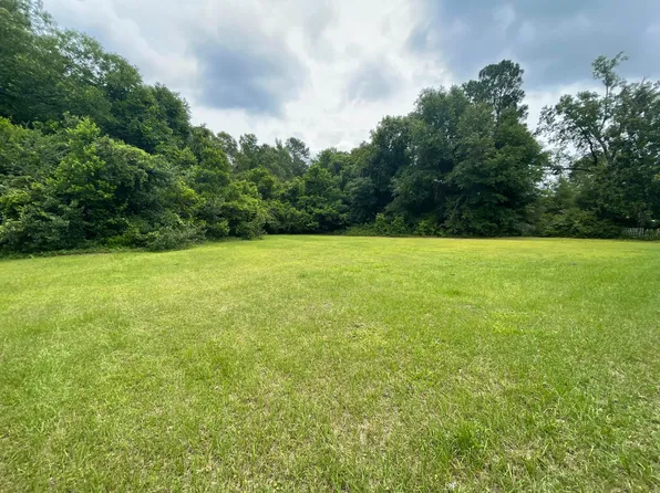 Windham St, Summerton, SC 29148
