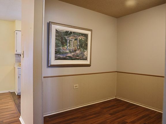 4th image of 1094 Greenwood Trl W #1094
