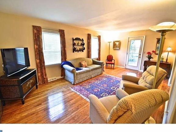 3rd image of 2225 Lancashire Dr