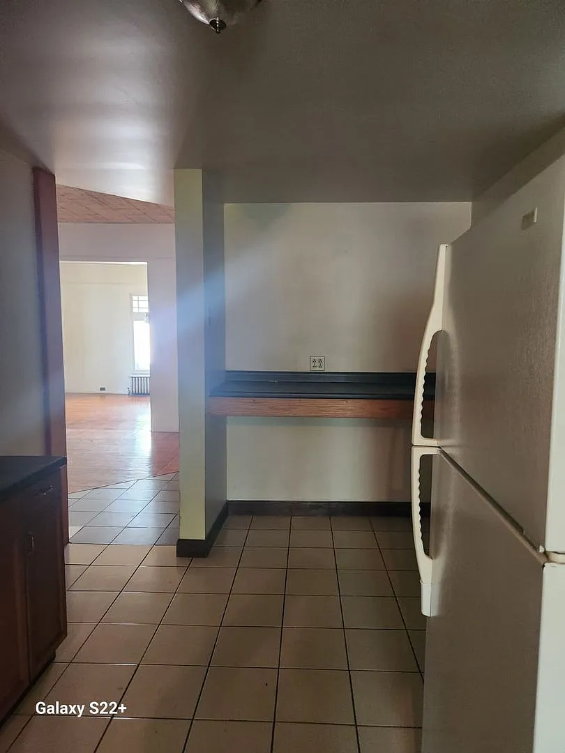 2526 Broad Avenue — Photo 4