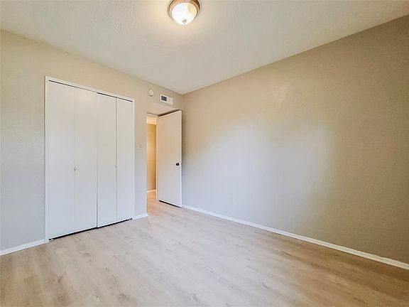 3rd image of 14765 Foxfield Ln