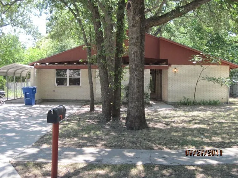 409 Oak St — Photo 9