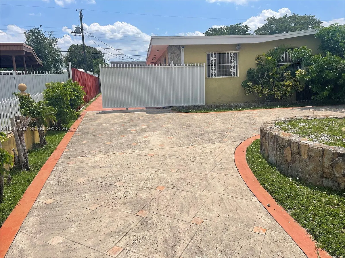 Building Photo - 4115 SW 108th Ave