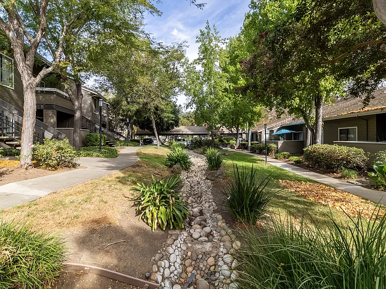 Monte Vista Apartments — Photo 25