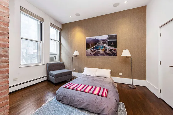 Sold by R New York | media 5