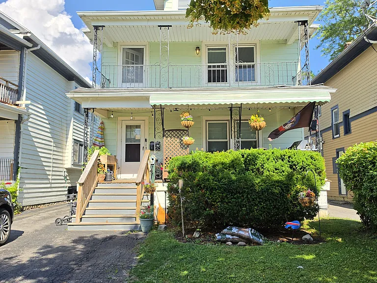 339 Crestwood Ave — Photo 2
