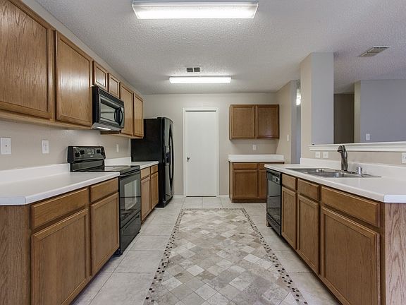 3rd image of 1017 Willow Tree Dr