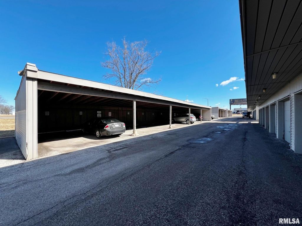6831 N Frostwood Pkwy, Peoria, IL - View 4