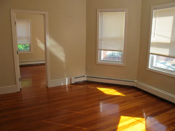 3 Carlisle St #3, Cambridge, MA 02139