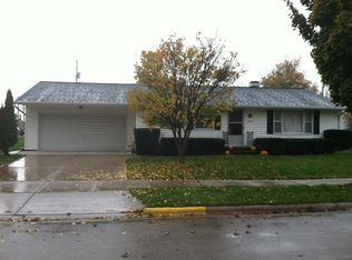 1059 Shadow Ln, Green Bay, WI 54304
