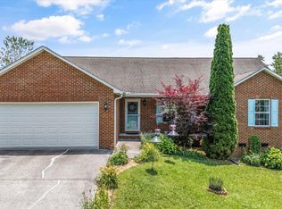 1122 Fox Ridge Dr, Powell, TN 37849