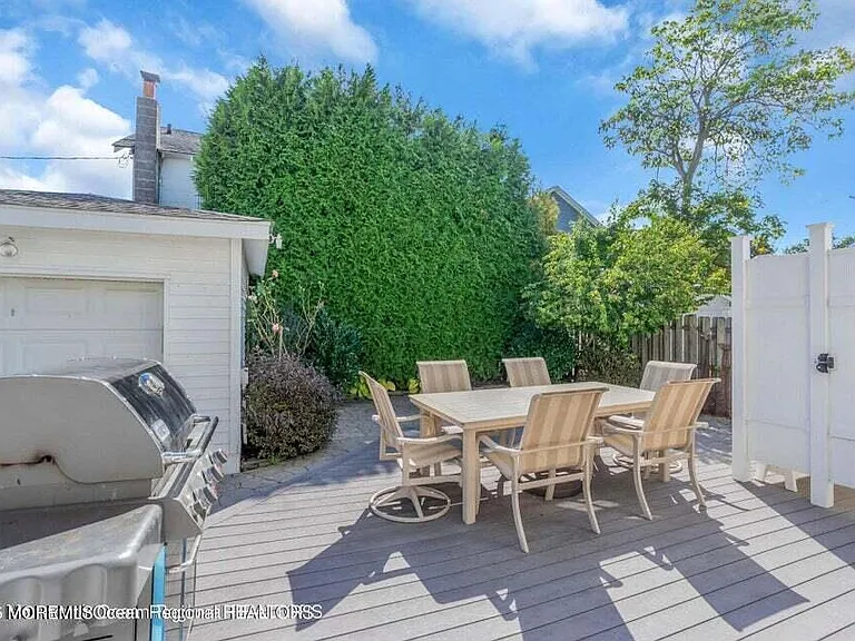321 14th Ave — Photo 25