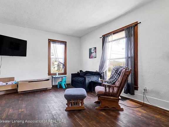 4th image of 1233/1235 N Walnut St