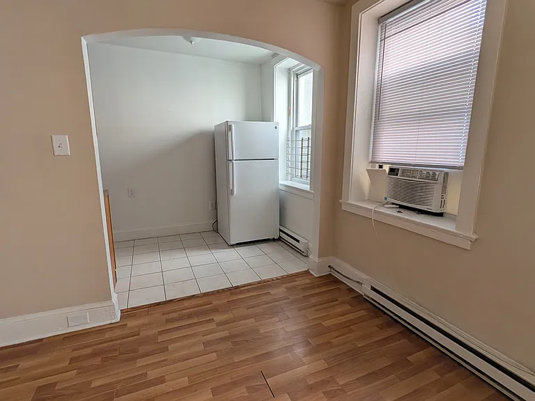 Kings Manor Apartments — Photo 26