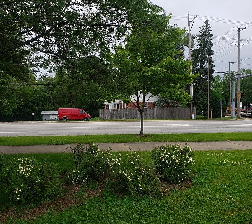 2nd image of 8300 Lemont Rd