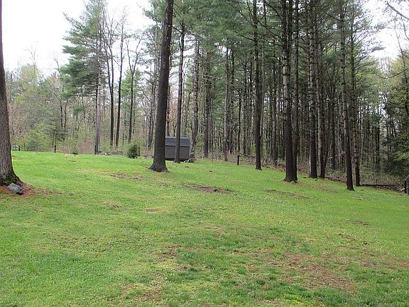 4th image of 385 Lyon Rd