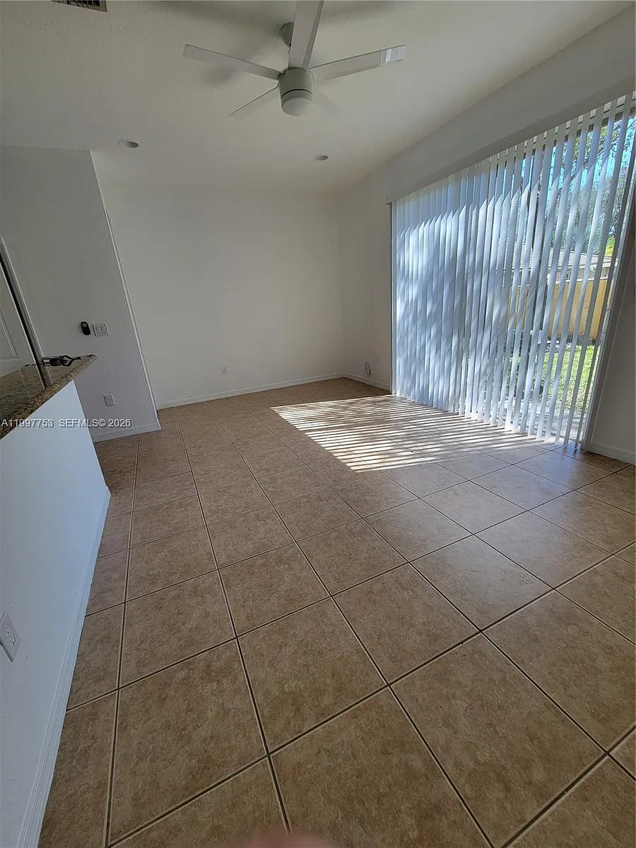 Building Photo - 8938 SW 19th St #904