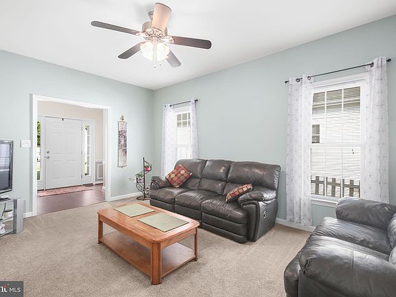 5th image of 114 Hotchkiss St