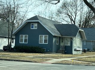 889 Van St, Elgin, IL 60123