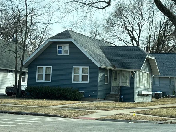 889 Van St, Elgin, IL 60123