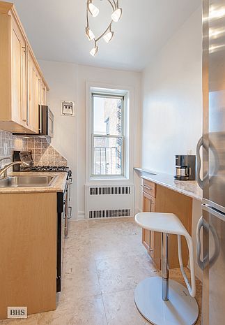 2nd image of 140 8th Ave APT 6H