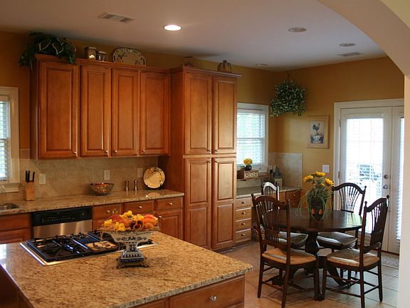 Granite Countertops, Island Cooktop/Indoor Grill