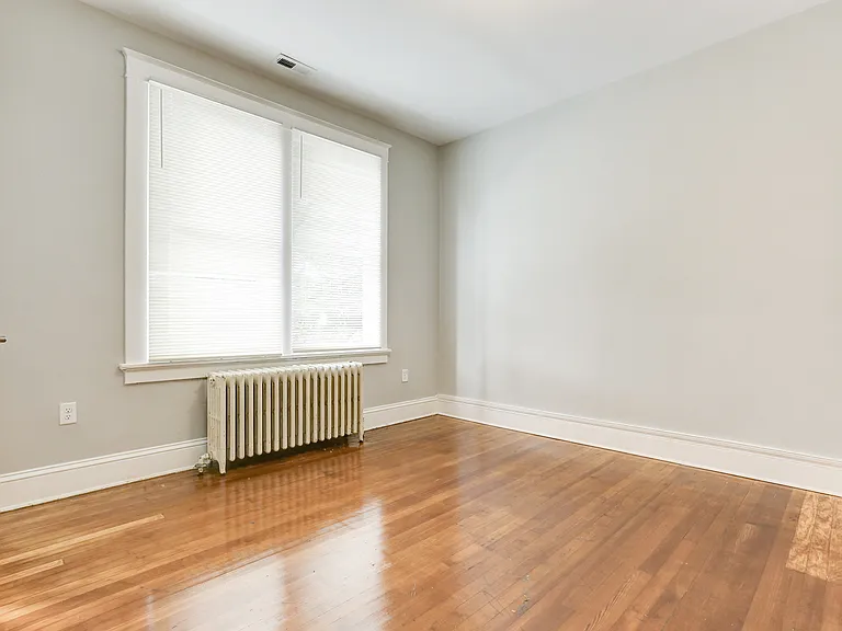 421 Chimborazo Blvd — Photo 21