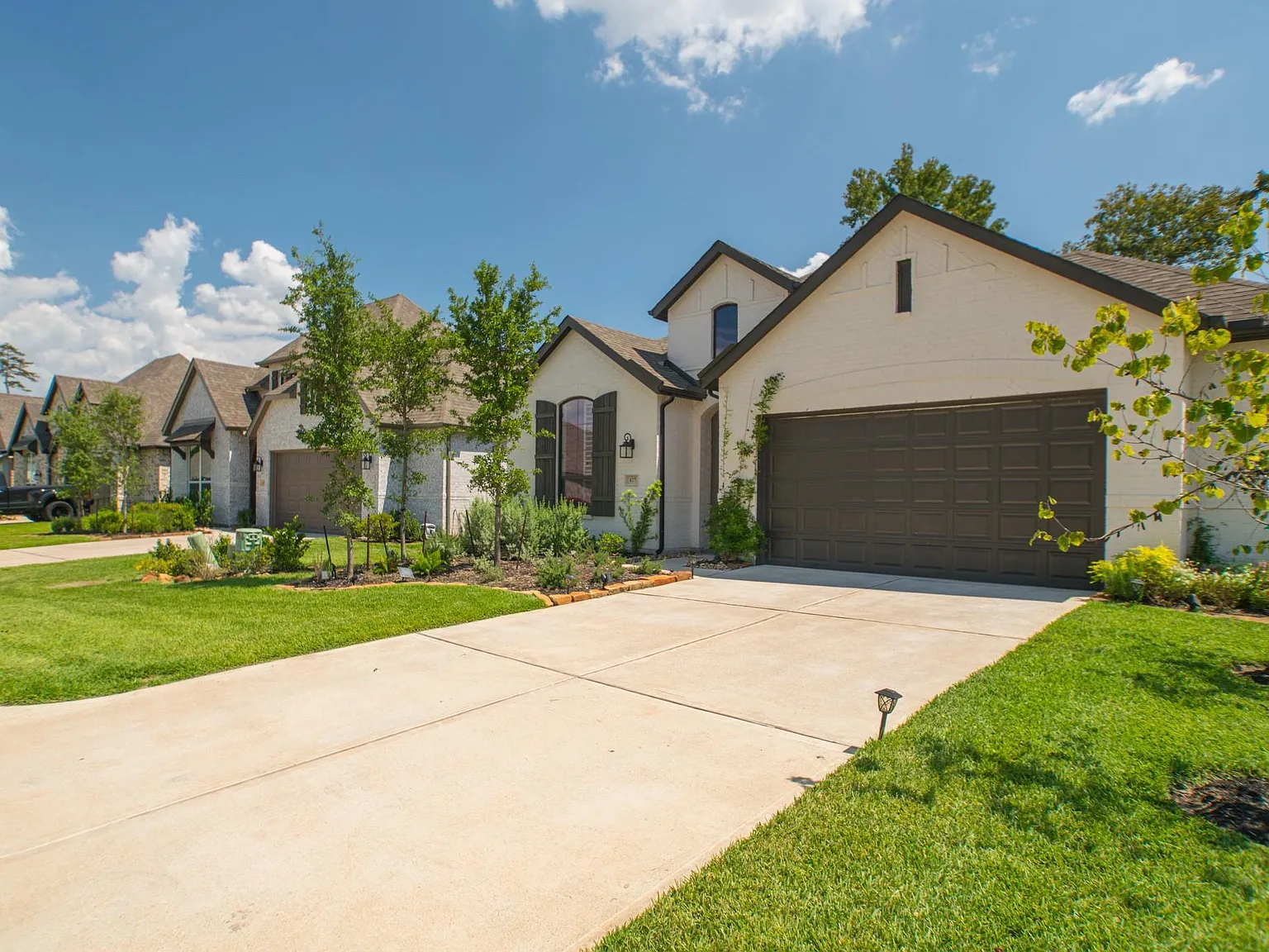 4 bed, 3.0 bath, 2240 sqft, $3,450 — Photo 2