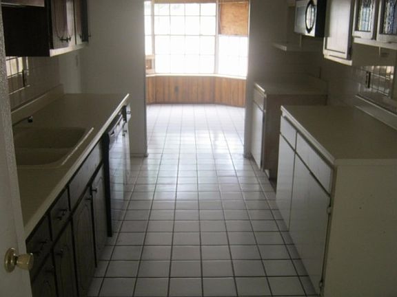 5th image of 10605 Nell Pl