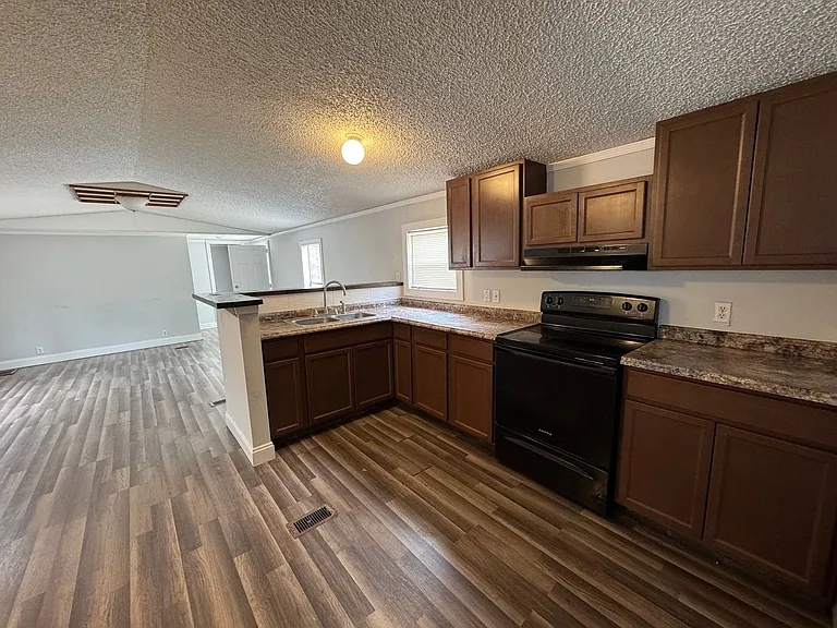 154 NW Alpata Ct — Photo 3