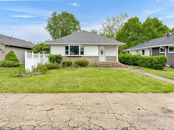 4th image of 492 Forest Lawn Blvd