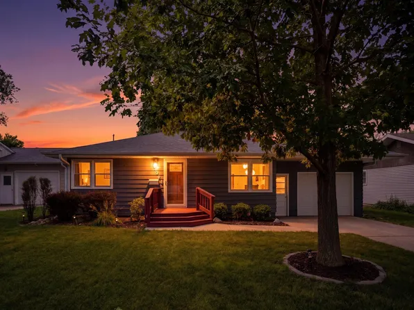 704 15th St, Nevada, IA 50201