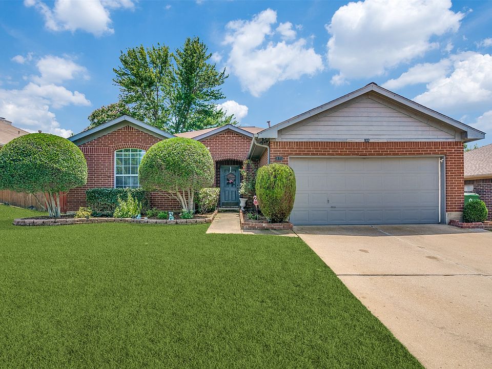 1st image of 932 Silverstone Dr