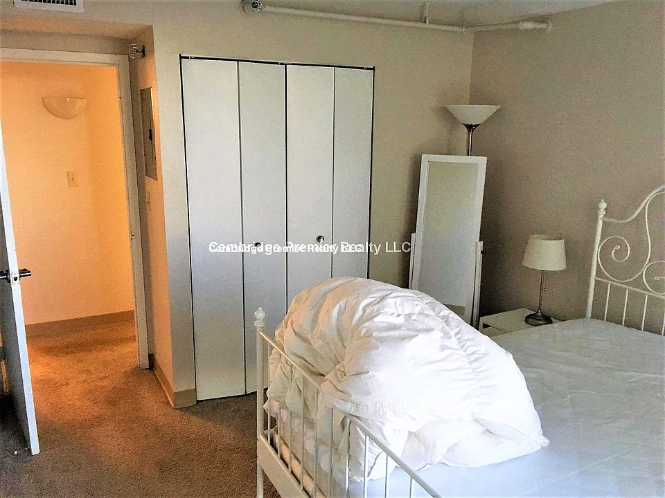 1st image of 812 Memorial Dr APT 1914