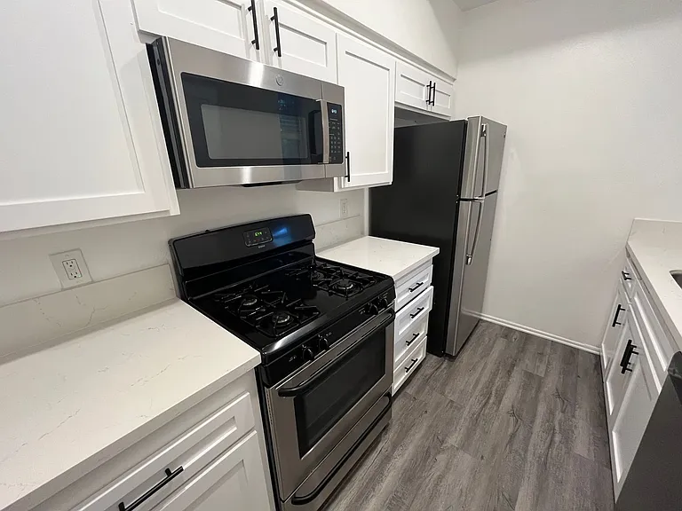 1527 Veteran Ave — Photo 11