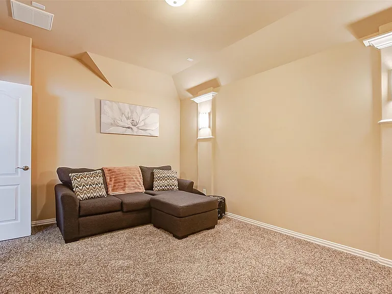 623 Orlandis Ln — Photo 33