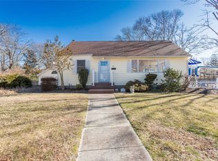 91 Bayview Ave, Bayport, NY 11705