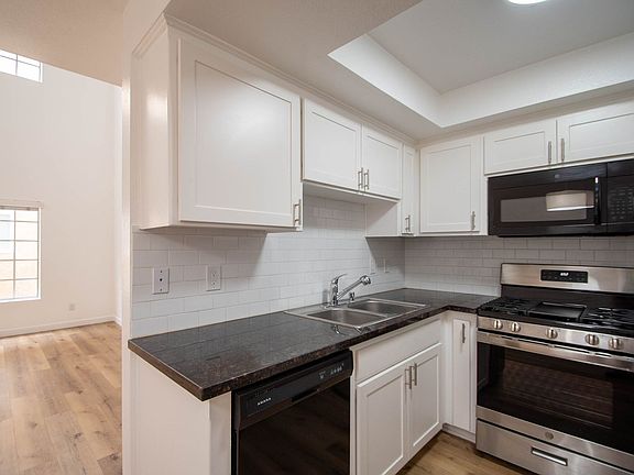 3rd image of 5328 Riverton Ave APT 202