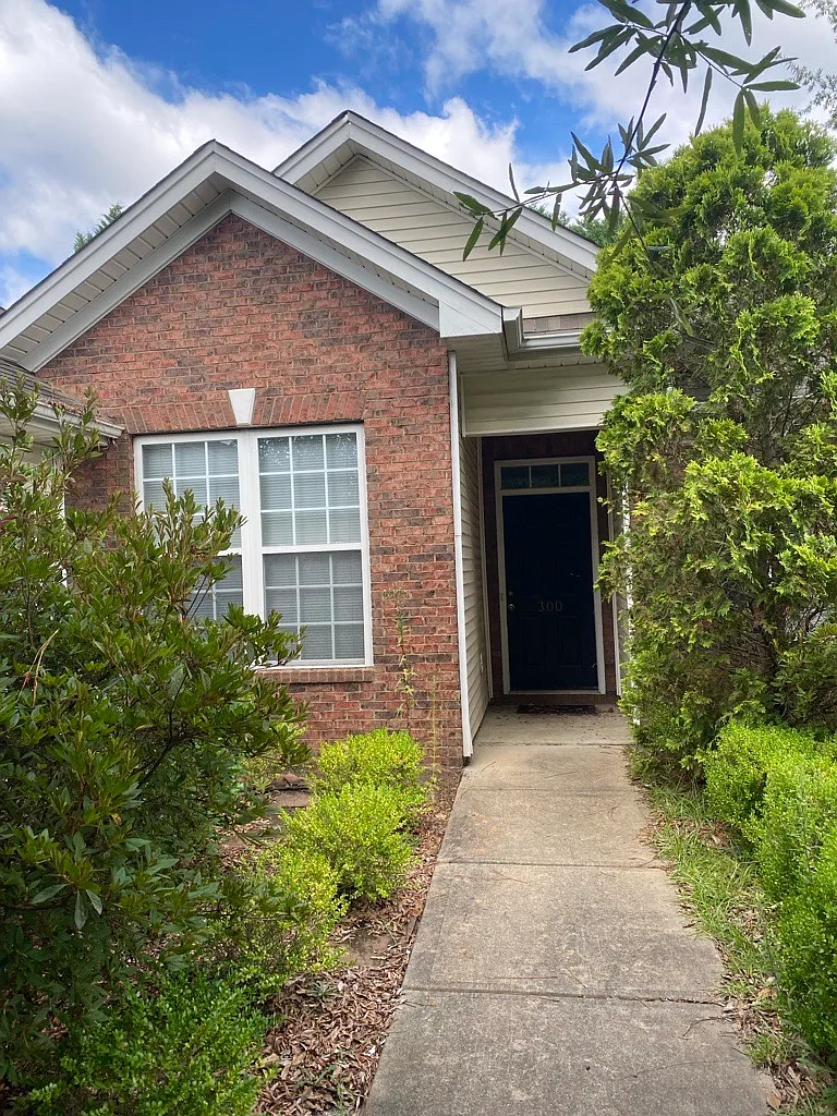 3 bed, $1,600 — Photo 1