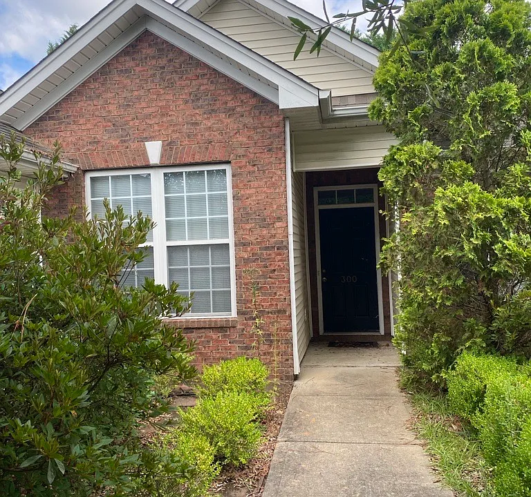 300 Southmen Ln #1