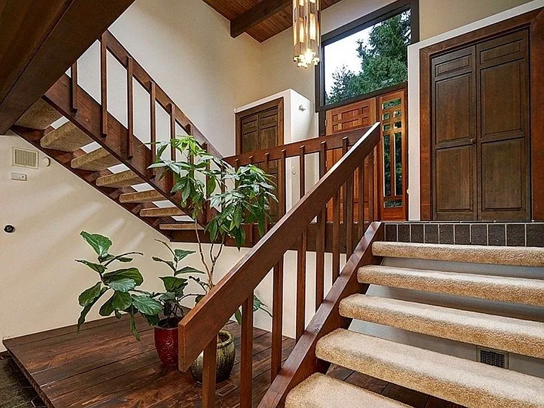 6730 W Mercer Way — Photo 4