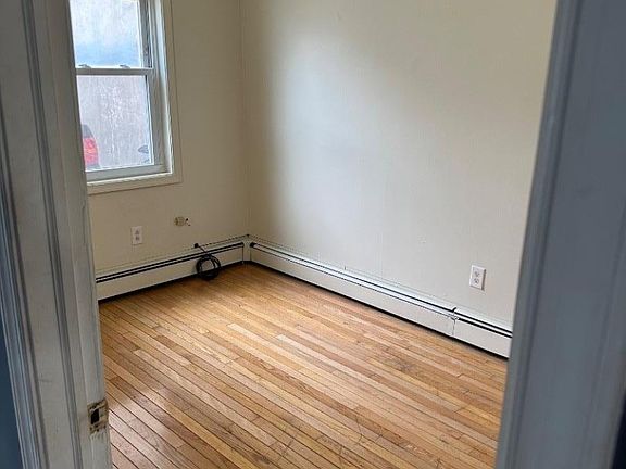 3rd image of 84 Sitgreaves St