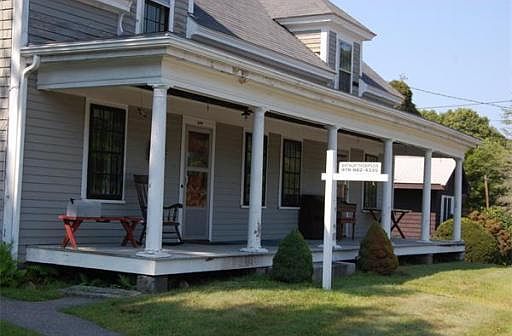 2nd image of 526 Essex St