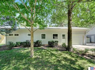 324 Prestwick Rd, Lincoln, NE 68505